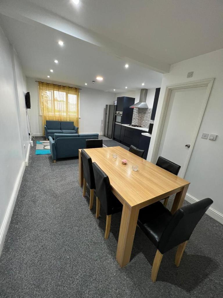 Room In Harrow On The Hill Exterior photo